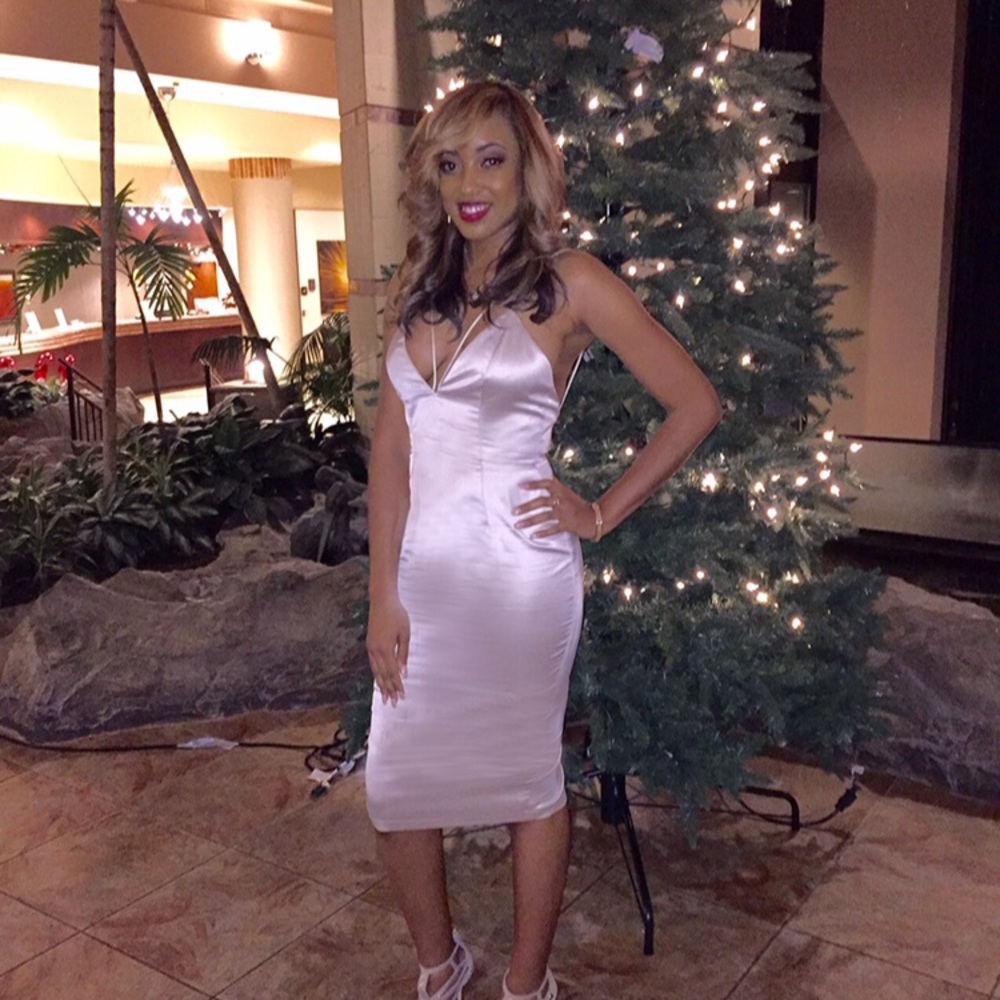 SATIN HOLIDAY MIDI ✨✨✨✨ BY MISSGUIDED